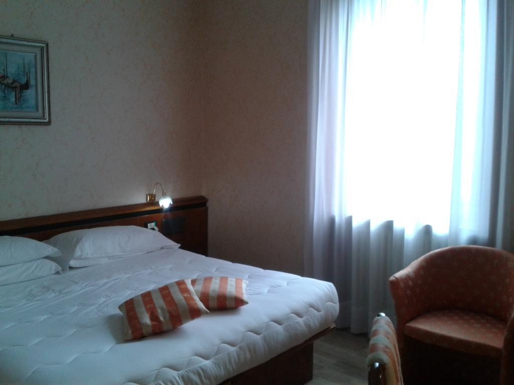 Sant'Omobono Imagna Hotel Villa Delle Ortensie חדר תמונה