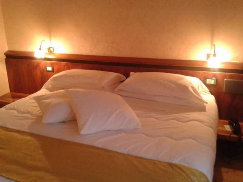 Sant'Omobono Imagna Hotel Villa Delle Ortensie מראה חיצוני תמונה